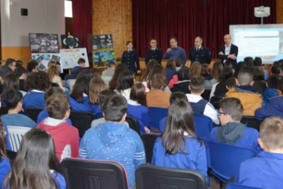 a scuola con la polizia postale 